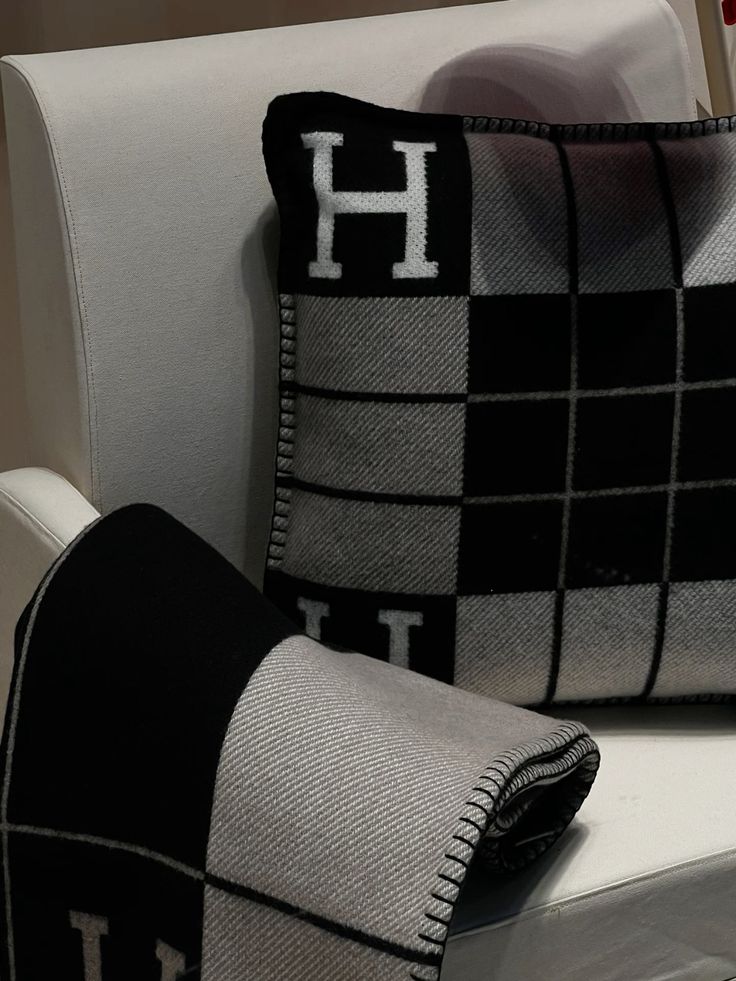 HELSINKI PILLOW